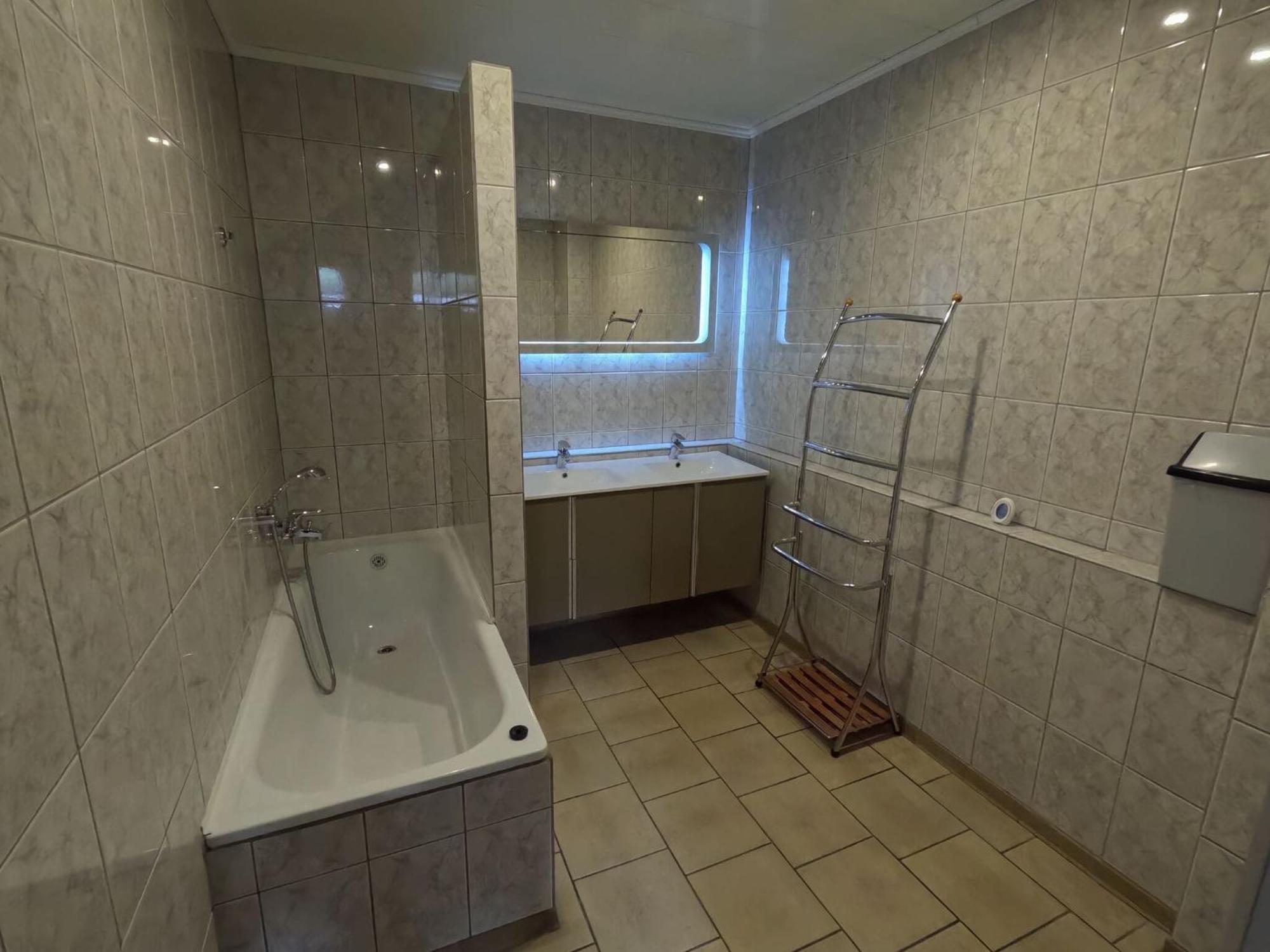 A Large Family House Villa Ставело Екстериор снимка