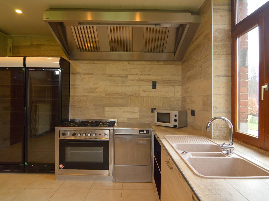 A Large Family House Villa Ставело Екстериор снимка